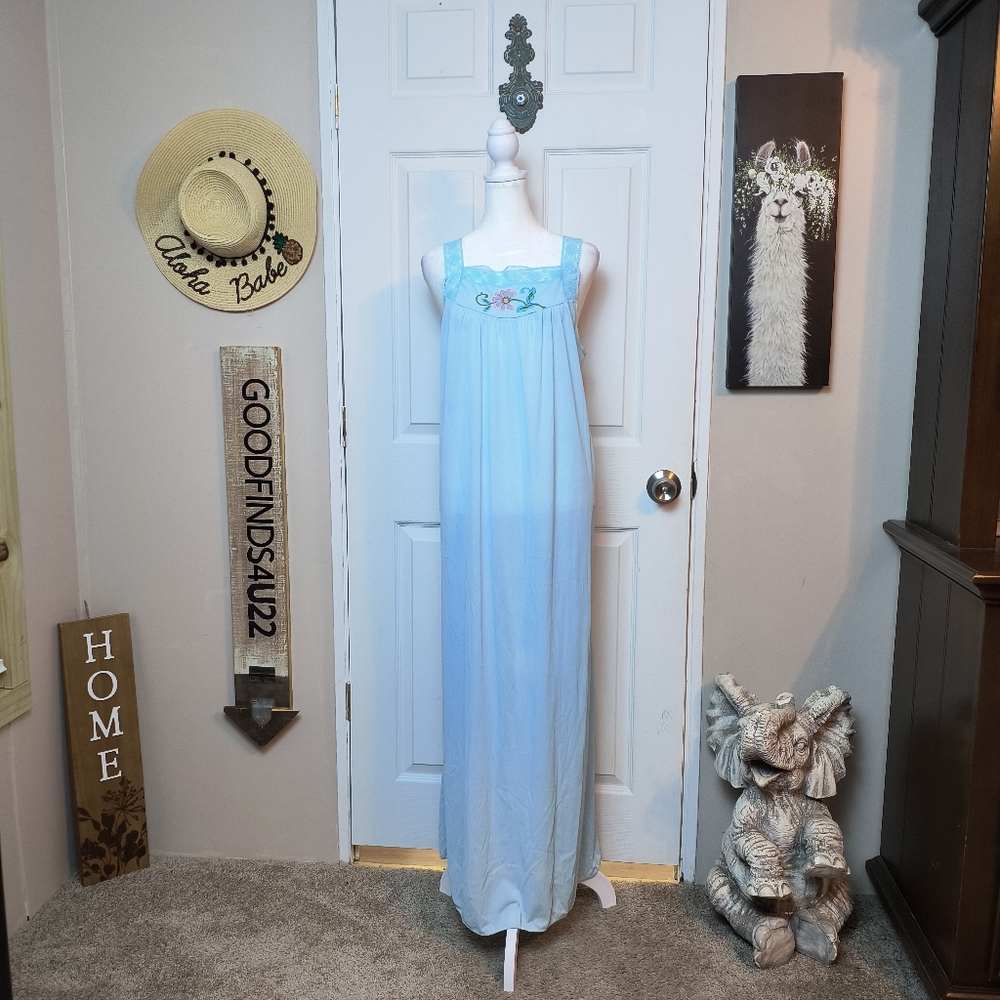 Vintage Cottagecore Nightgown Peignoir Gown  Prairie Sky-blue Large Embroidered